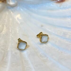 square shadow studs